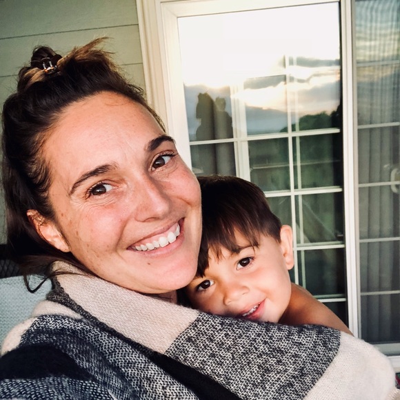 Meet your Posher, Jennifer - Picture 2 of 2